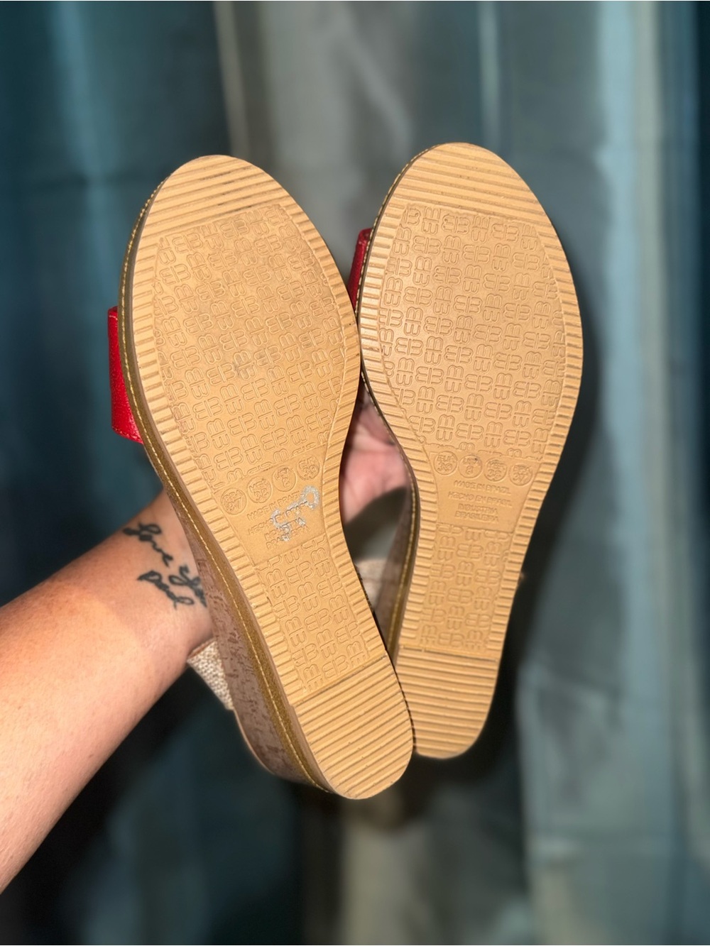 Women's Red Front-Strap Wedge Sandals with Beige Elastic Heel - Picture 3 of 4